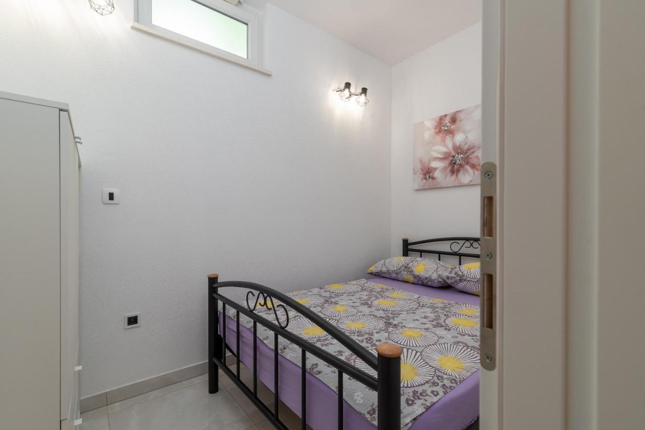 Apartment Leo Trogir Exterior photo